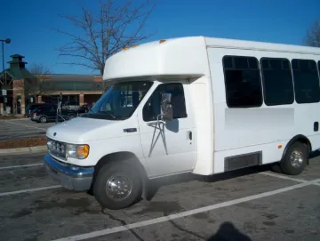 Picture of 1999 Ford Goshen E-350 ADA Shuttle Bus