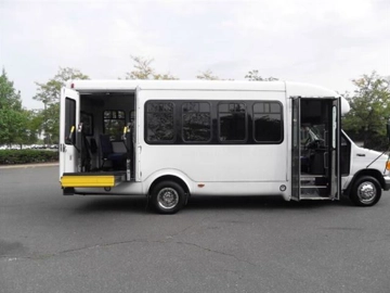 Picture of 2005 Ford Startrans E-450 ADA Shuttle Bus