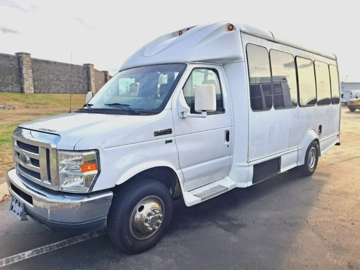Picture of 2016 Starcraft Starquest Shuttle Bus
