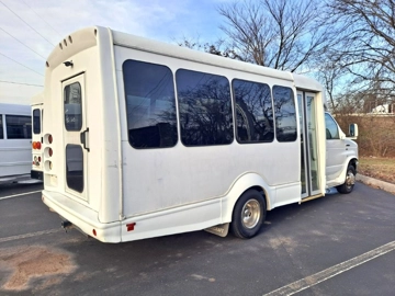 Picture of 2016 Starcraft Starquest Shuttle Bus