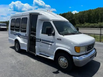Picture of 2003 Turtle Top Vanterra Shuttle Bus