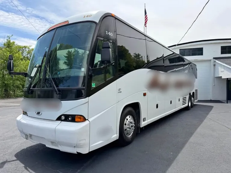 Picture of 2004 MCI J4500 Motorcoach Coach Bus
