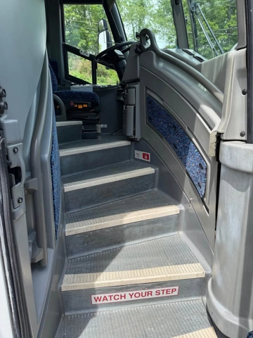 Picture of 2004 MCI J4500 Motorcoach Coach Bus