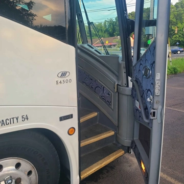 Picture of 2007 MCI E4500 55P Coach