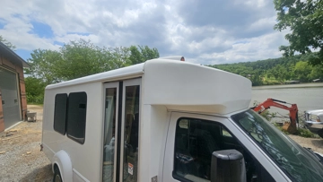 Picture of 2014 Ford E-350 Shuttle Bus