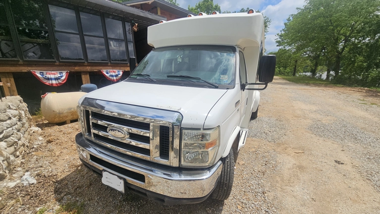 Picture of 2014 Ford E-350 Shuttle Bus