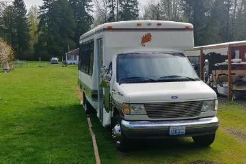 Picture of 1995 Ford E-350 Diamond 18P ADA