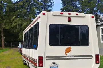 Picture of 1995 Ford E-350 Diamond 18P ADA