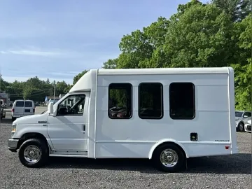 2015 Ford E-350 Shuttle Bus