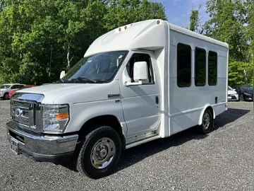 2015 Ford E-350 Shuttle Bus