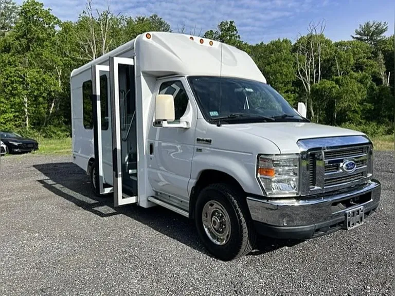 2015 Ford E-350 Shuttle Bus