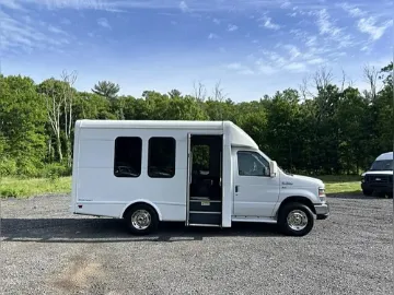 2015 Ford E-350 Shuttle Bus