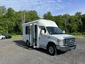 2015 Ford E-350 Shuttle Bus