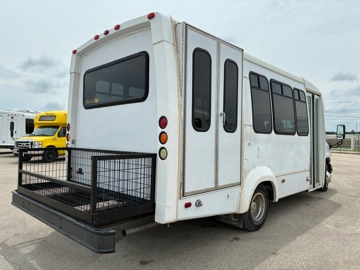 Picture of 2007 Ford E350 Shuttle Bus