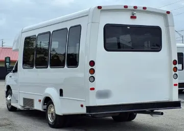 2018 Ford E-450 Glaval 12P ADA