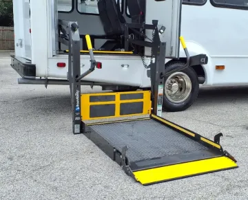 2018 Ford E-450 Glaval 12P ADA