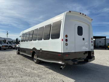 Picture of 2007 Chevrolet 5500 Turtle Top Shuttle Bus