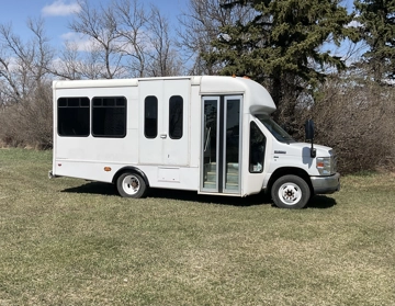 Picture of 2011 Ford E350 Starcraft Allstar ADA Shuttle Bus