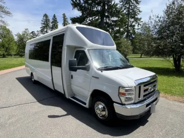 Picture of 2017 Ford E450 Shuttle Bus