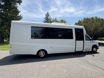 Picture of 2017 Ford E450 Shuttle Bus