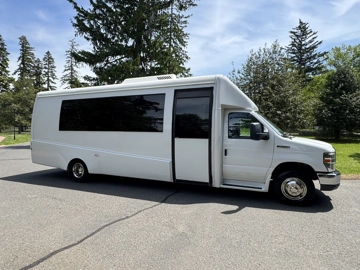Picture of 2017 Ford E450 Shuttle Bus