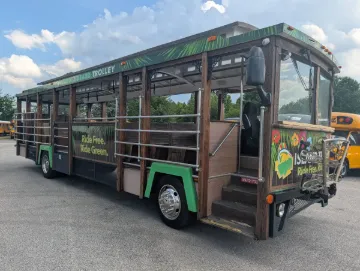 2016 Freightliner XBS 43P ADA Trolley