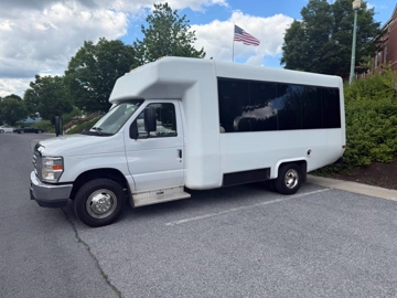 Picture of 2018 Ford E-Series Shuttle Bus