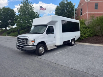 Picture of 2018 Ford E-Series Shuttle Bus