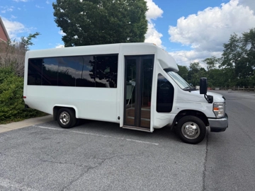 Picture of 2018 Ford E-Series Shuttle Bus