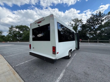Picture of 2018 Ford E-Series Shuttle Bus