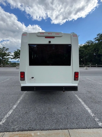 Picture of 2018 Ford E-Series Shuttle Bus