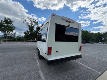 Picture of 2018 Ford E-Series Shuttle Bus