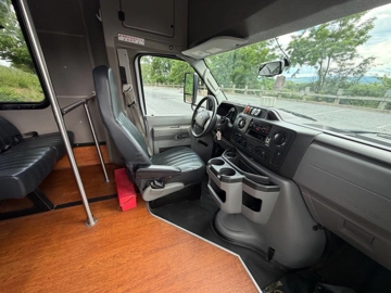 Picture of 2018 Ford E-Series Shuttle Bus