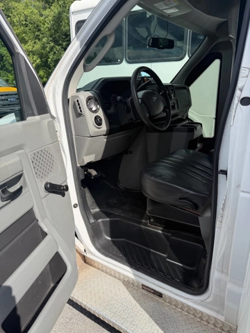 Picture of 2018 Ford E-Series Shuttle Bus