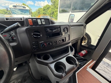 Picture of 2018 Ford E-Series Shuttle Bus