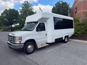 Picture of 2018 Ford E-450 Shuttle Bus