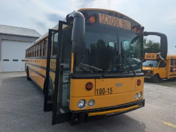 2015 Thomas HDX Flat Nose 90P A/C