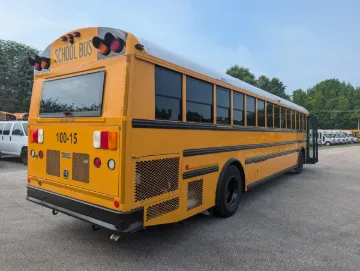 2015 Thomas HDX Flat Nose 90P A/C