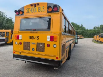 2015 Thomas HDX Flat Nose 90P A/C