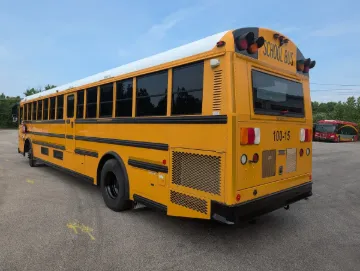 2015 Thomas HDX Flat Nose 90P A/C