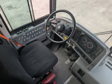 2015 Thomas HDX Flat Nose 90P A/C
