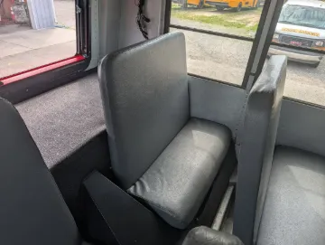 2015 Thomas HDX Flat Nose 90P A/C