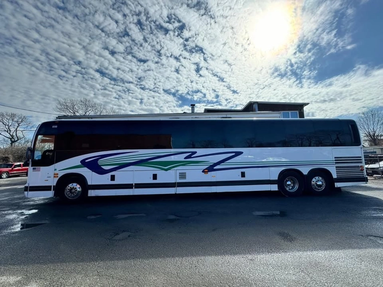 Picture of 2008 Prevost H3-45 Coach Bus