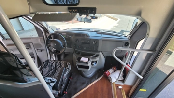 Picture of 2011 Ford E450 Shuttle Bus