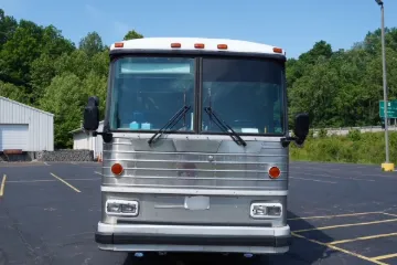 Picture of 1994 MCI MC-12 47P