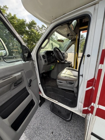 Picture of 2016 Ford E-350 ADA Shuttle Bus