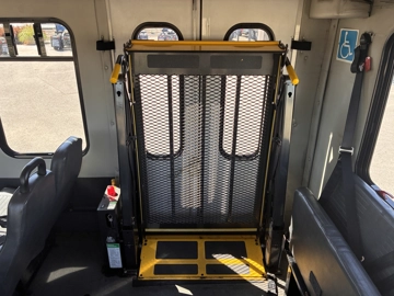Picture of 2013 International 3200 ADA Starcraft Mid Size Bus