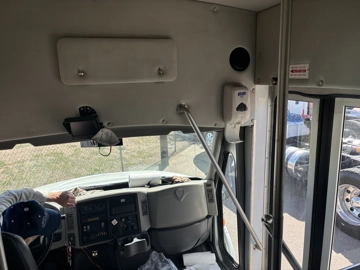 Picture of 2013 International 3200 ADA Starcraft Mid Size Bus