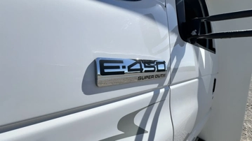 Picture of 2016 Ford E450 Starcraft Shuttle Bus