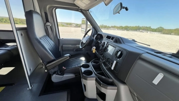 Picture of 2016 Ford E450 Starcraft Shuttle Bus